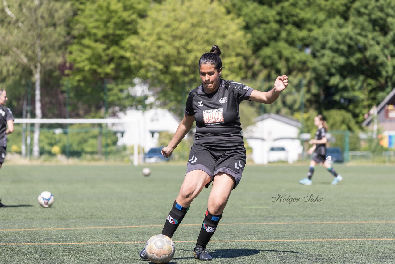 Bild 103 - wBJ SV Henstedt Ulzburg - TuS Rotenhof : Ergebnis: 12:0